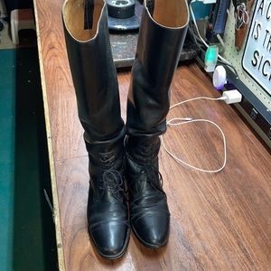 Females equestrian riding boots
